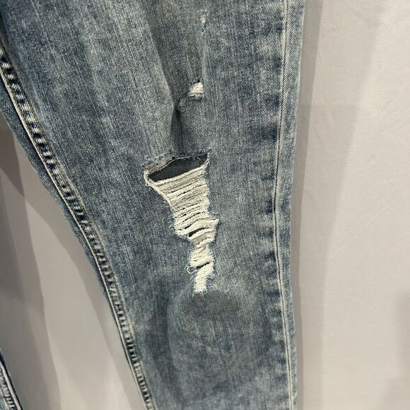 Hudson Holly Jeans Women’s Size 27 Distressed Light Wash Straight Leg - Picture 2 of 6